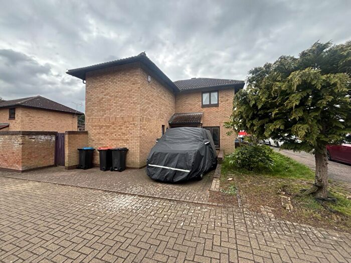 4 Bedroom Detached House To Rent In Breamore Court, MK8