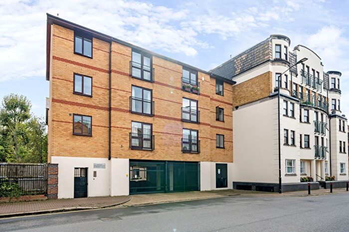 2 Bedroom Flat To Rent In Rotherhithe Street, Rotherhithe, SE16