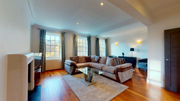 3 Bedroom Flat To Rent In Montagu Square, London, W1H