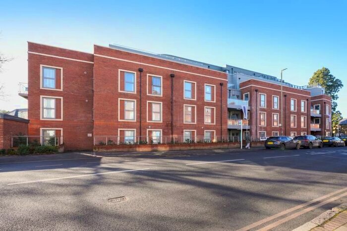 2 Bedroom Flat To Rent In Landmark Court, Queens Road, Weybridge, Surrey, KT13