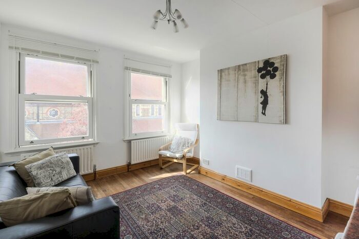 2 Bedroom Flat To Rent In Minford Gardens, London, W14