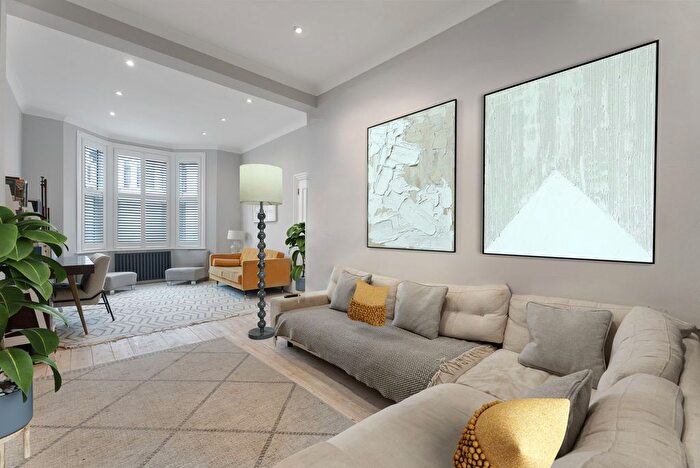 5 Bedroom Terraced House For Sale In Ingersoll Road, London, W12