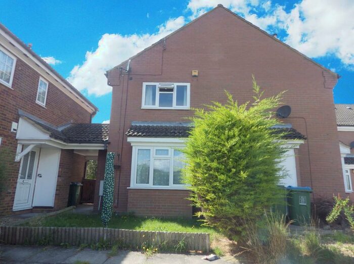 1 Bedroom Terraced House To Rent In Iris Close, Aylesbury, Buckinghamshire, HP21