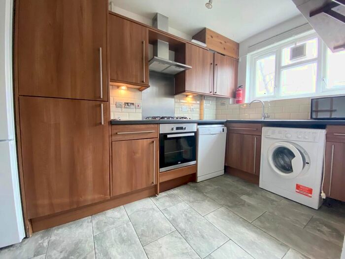 3 Bedroom Flat To Rent In Evelyn Court, Evelyn Walk, Old Street, N1