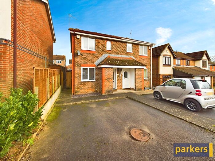2 Bedroom Semi-Detached House For Sale In Poundfield Way, Twyford, Reading, Berkshire, RG10