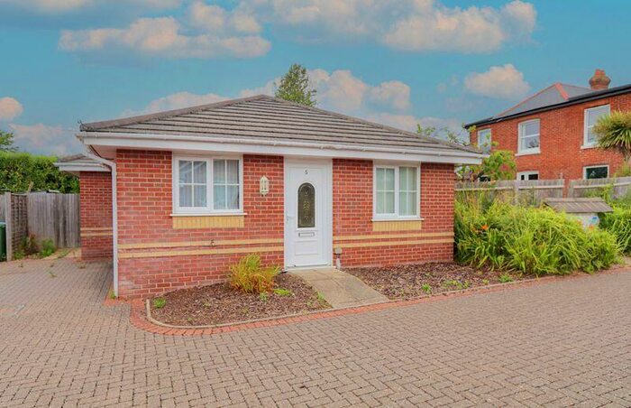 2 Bedroom Detached Bungalow To Rent In Edgehurst, Crescent Road, Locks Heath, SO31