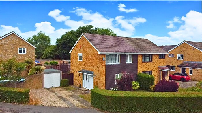 4 Bedroom Semi-Detached House For Sale In Underwood Road, Reading, Berkshire, RG30