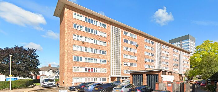 3 Bedroom Flat To Rent In Beehive Court, Beehive Lane, Ilford, IG1