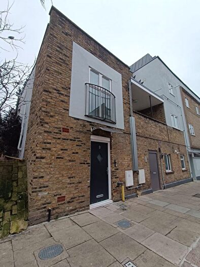 2 Bedroom Flat To Rent In Queens Crescent, Kentish Town, London, NW5