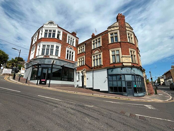 2 Bedroom Apartment To Rent In Leigh Hill, Leigh-on-Sea, Essex, SS9