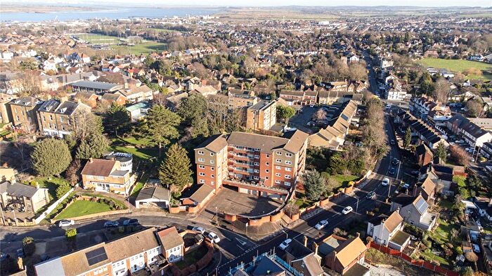 2 Bedroom Flat For Sale In Spring Grove, Gravesend, Kent, DA12