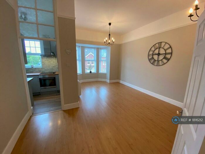 2 Bedroom Flat To Rent In Park Road, Rugby, CV21