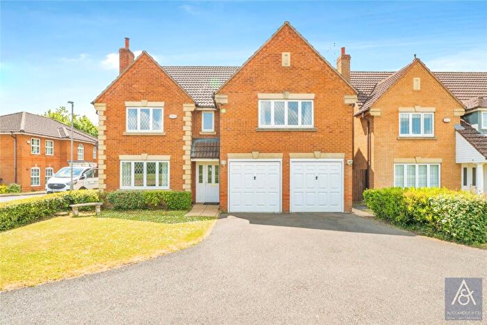 5 Bedroom Detached House For Sale In Embleton Way, Buckingham, Buckinghamshire, MK18
