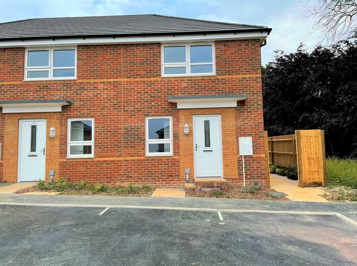 3 Bedroom Semi-Detached House To Rent In Wintergreen Gardens, Newport, PO30