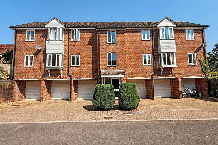 2 Bedroom Flat For Sale In Fordingbridge, SP6