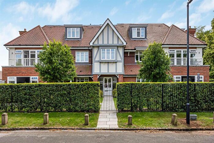 2 Bedroom Apartment For Sale In Green Trees, Widbrook Road, Maidenhead, SL6