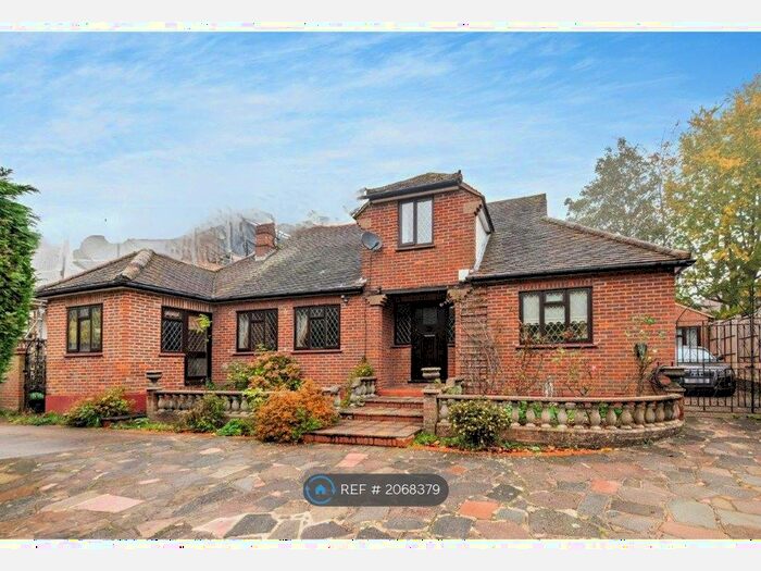 5 Bedroom Detached House To Rent In The Drive, Rickmansworth, WD3