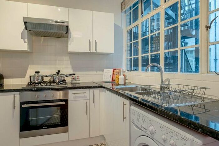 2 Bedroom Flat To Rent In Park Road, London, NW8