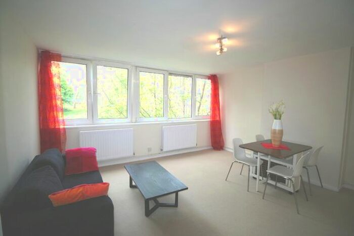 3 Bedroom Flat To Rent In Lytton Grove, Putney, SW15