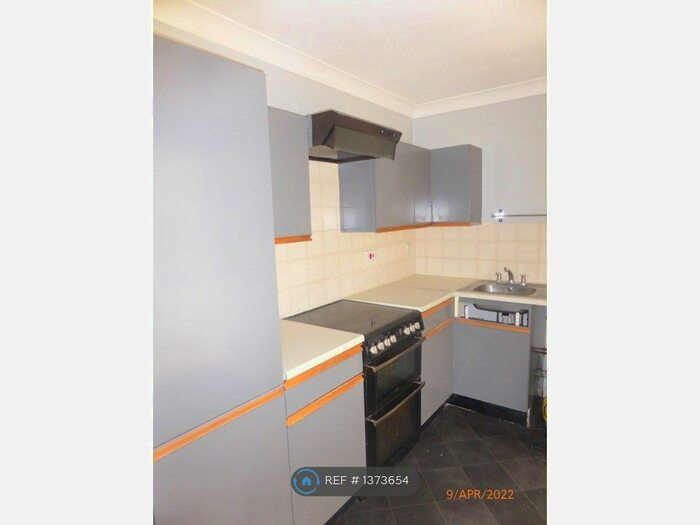 2 Bedroom Semi-Detached House To Rent In Lindley Close, Norwich, NR6