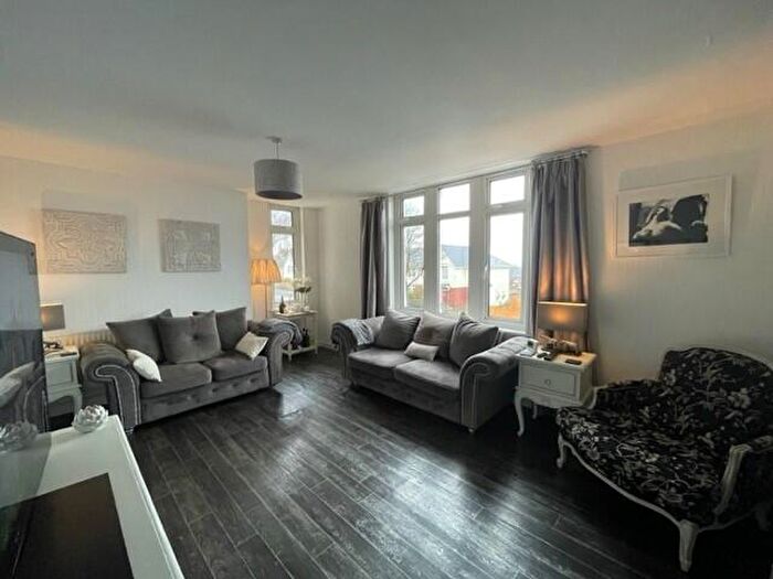 3 Bedroom Apartment To Rent In Jenner Road, Barry, CF62