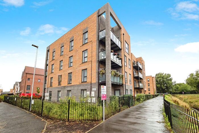 2 Bedroom Flat For Sale In Lance Street, Rainham, RM13