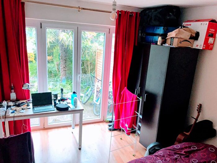 4 Bedroom Semi-Detached House To Rent In Beech Grove, Guildford, GU2