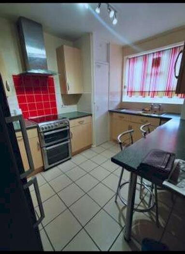 3 Bedroom Flat To Rent In Whiston Road, London, E2