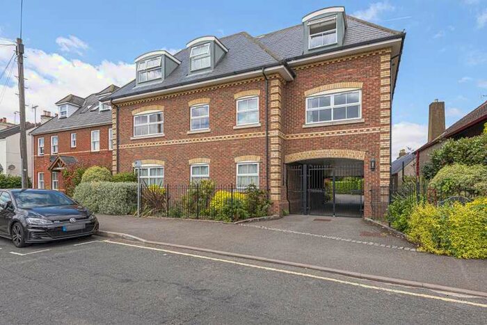 1 Bedroom Apartment To Rent In Englefield Green, Surrey, TW20