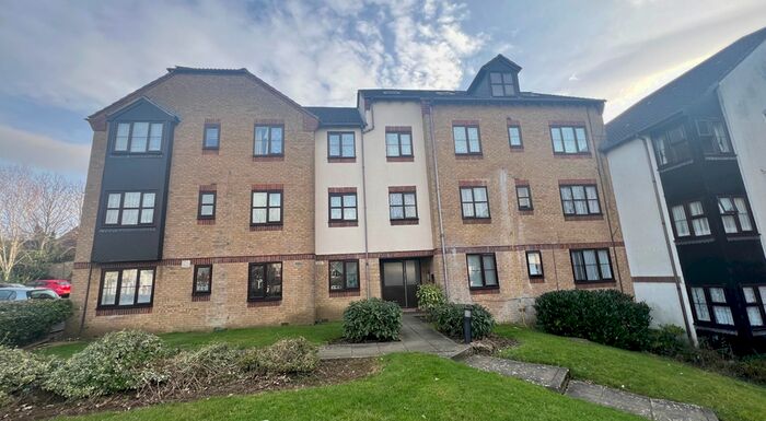 2 Bedroom Flat To Rent In The Ridings, Luton, LU3