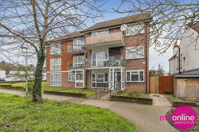 2 Bedroom Flat To Rent In Whitchurch Lane, Edgware, Middlesex, HA8