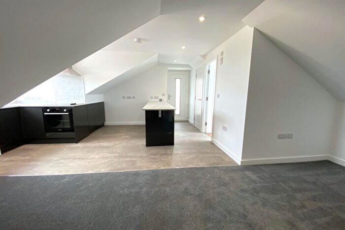 2 Bedroom Flat To Rent In B Two Mile Hill Road, BS15