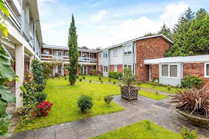 1 Bedroom Flat To Rent In Mathon Court, Cross Lanes, Guildford, Surrey, GU1