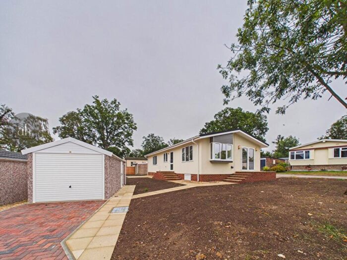 2 Bedroom Park Home For Sale In Woodlands Way, Stanton, IP31