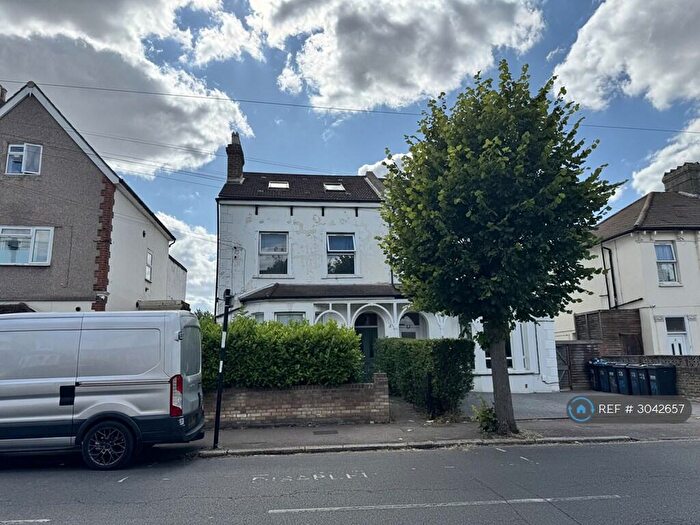 Studio To Rent In Birchanger Road, London, SE25