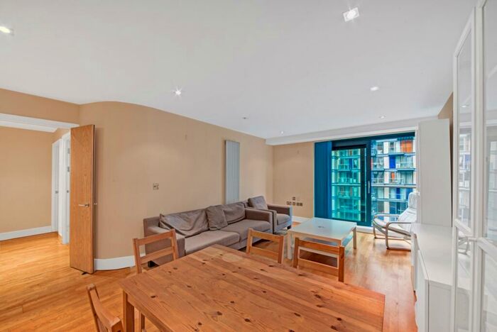2 Bedroom Flat To Rent In Millharbour, Canary Wharf, London, E14