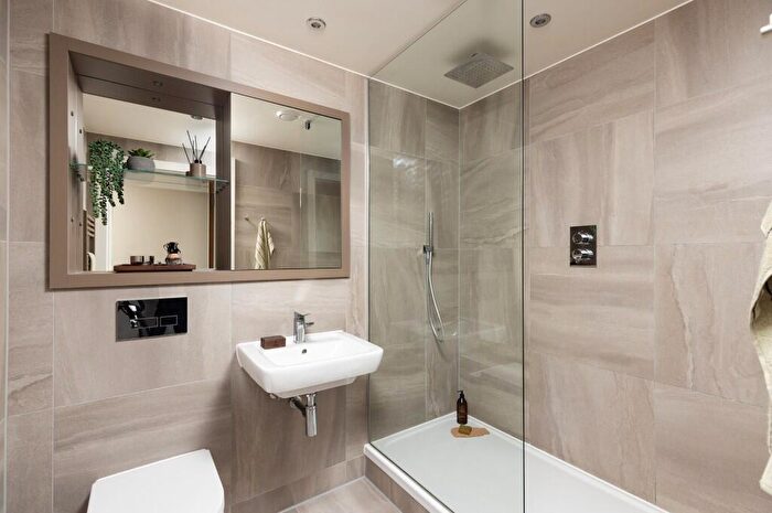 2 Bedroom Apartment To Rent In William Jessop Way, Liverpool, Merseyside, L3