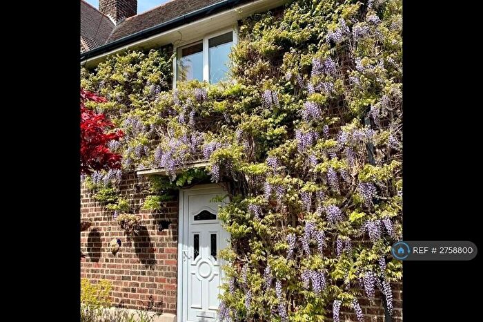 3 Bedroom Semi Detached House To Rent In Gamston Crescent, Nottingham, NG5