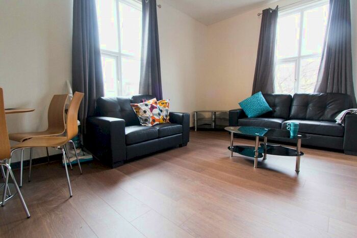 5 Bedroom Flat To Rent In Flat 3, 15 Hyde Park Terrace, Hyde Park LS6