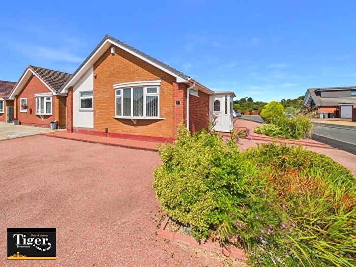 2 Bedroom Detached Bungalow For Sale In Kintyre Close, Blackpool, FY4