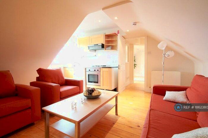 1 Bedroom Flat To Rent In Hale Lane, Mill Hill, NW7
