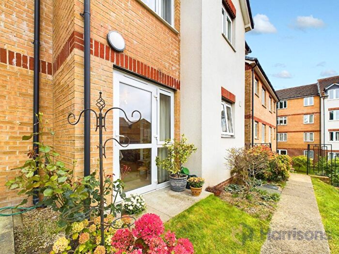 1 Bedroom Flat For Sale In Riverbourne Court, Bell Road, Sittingbourne, Kent, ME10