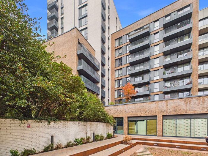 2 Bedroom Flat For Sale In Mill Mead, Staines-Upon-Thames, Surrey, TW18