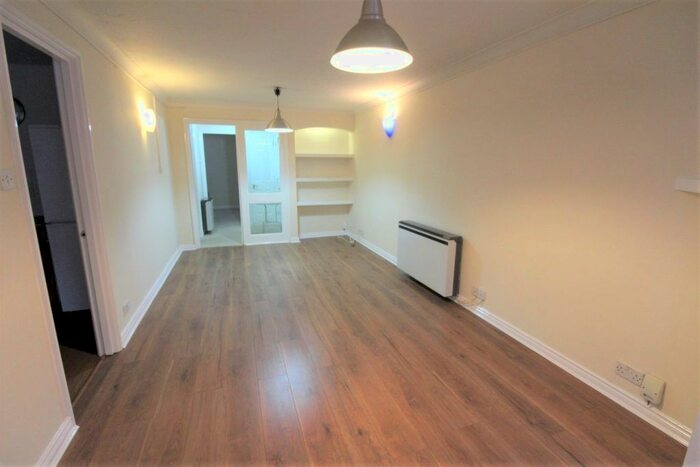 1 Bedroom Flat To Rent In Bourneside Crescent, London N14