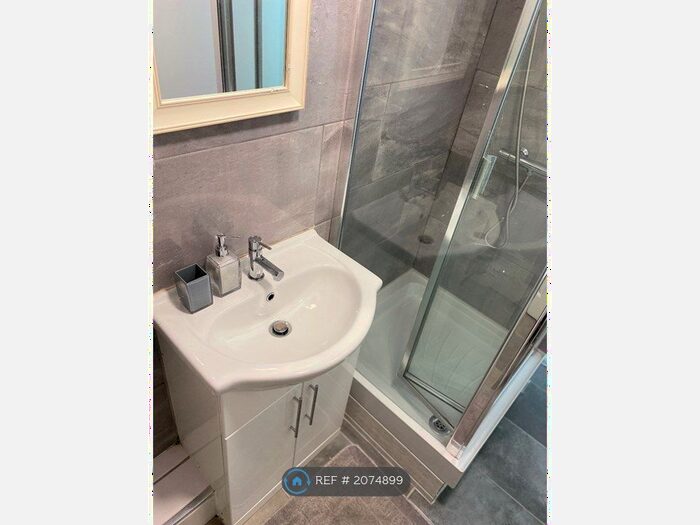 Studio To Rent In Lansdowne Road, Manchester, M8