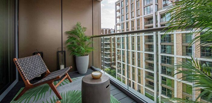 3 Bedroom Flat To Rent In Radley House, London, SW11