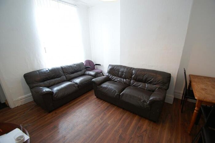 5 Bedroom Terraced House To Rent In Manor Drive, Hyde Park, Leeds, LS6