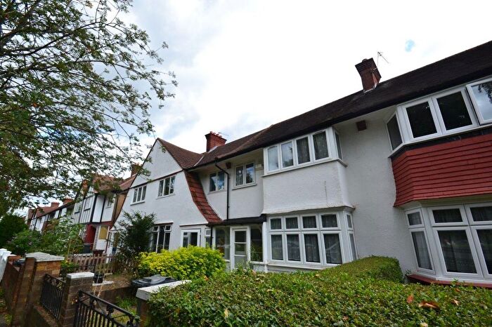 5 Bedroom Property To Rent In Princes Avenue, Acton, W3