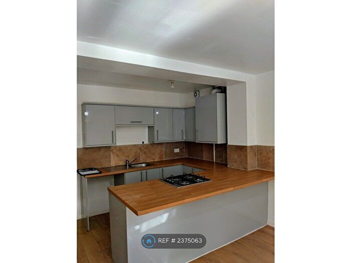 2 Bedroom Flat To Rent In Currans Rd, Warrington, WA2