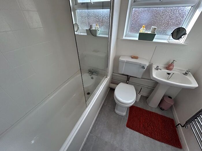 2 Bedroom Semi-Detached House For Sale In Bedroom Semi-Detached House For Sale, Leslie Close, Freshbrook, SN5